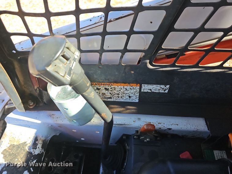 image for item OG9549 2004 Bobcat S130  skid steer loader