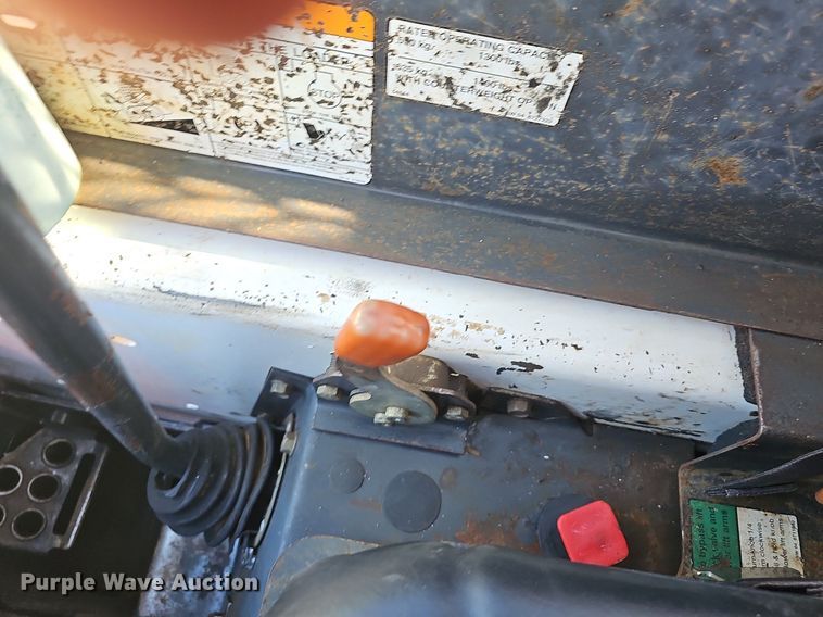 image for item OG9549 2004 Bobcat S130  skid steer loader