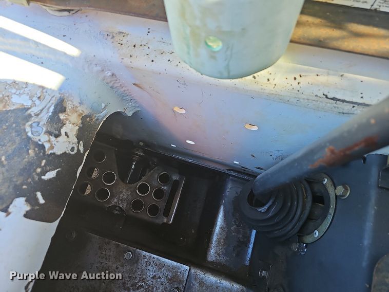 image for item OG9549 2004 Bobcat S130  skid steer loader