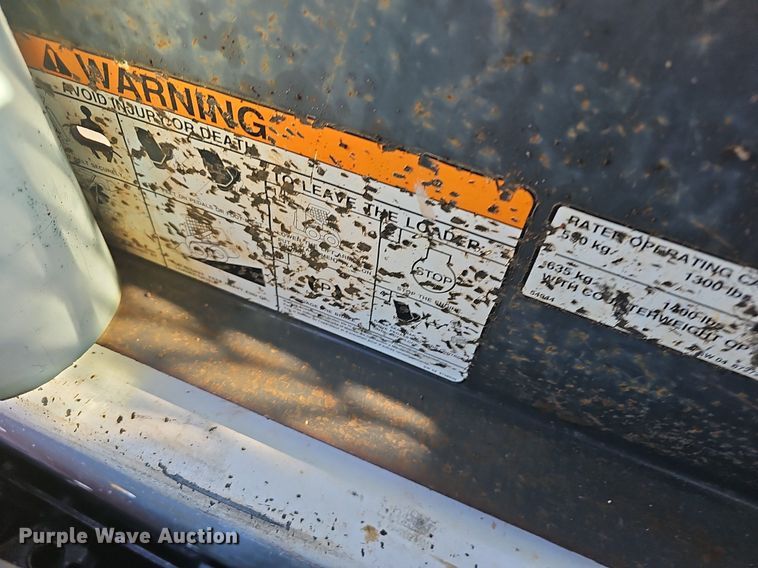 image for item OG9549 2004 Bobcat S130  skid steer loader