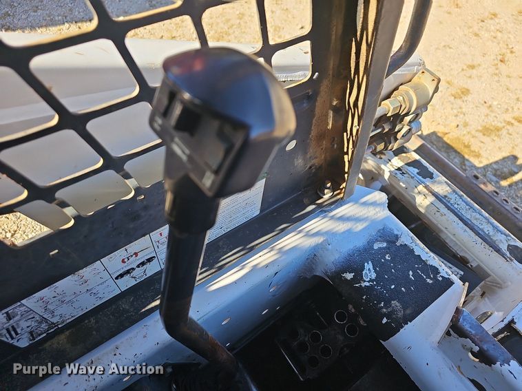 image for item OG9549 2004 Bobcat S130  skid steer loader