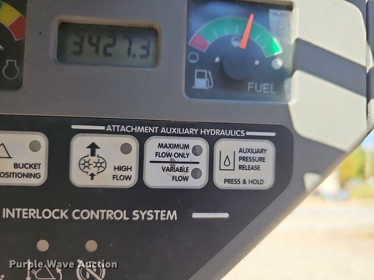 image for item OG9549 2004 Bobcat S130  skid steer loader