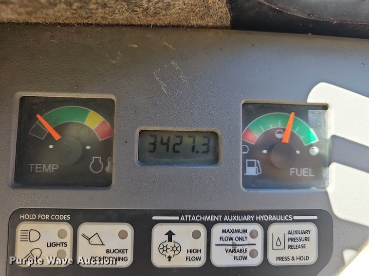 image for item OG9549 2004 Bobcat S130  skid steer loader