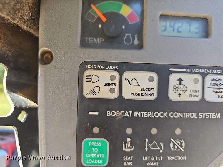 image for item OG9549 2004 Bobcat S130  skid steer loader