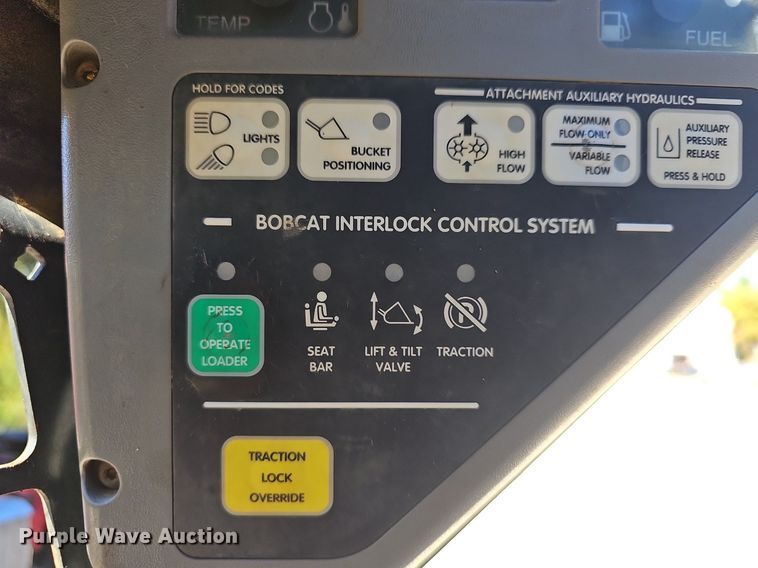 image for item OG9549 2004 Bobcat S130  skid steer loader