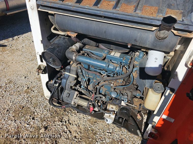 image for item OG9549 2004 Bobcat S130  skid steer loader