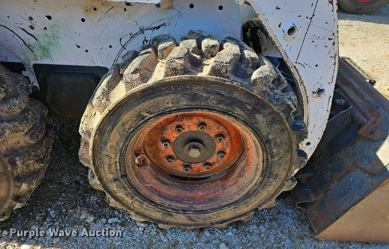 image for item OG9549 2004 Bobcat S130  skid steer loader