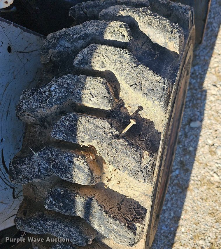 image for item OG9549 2004 Bobcat S130  skid steer loader