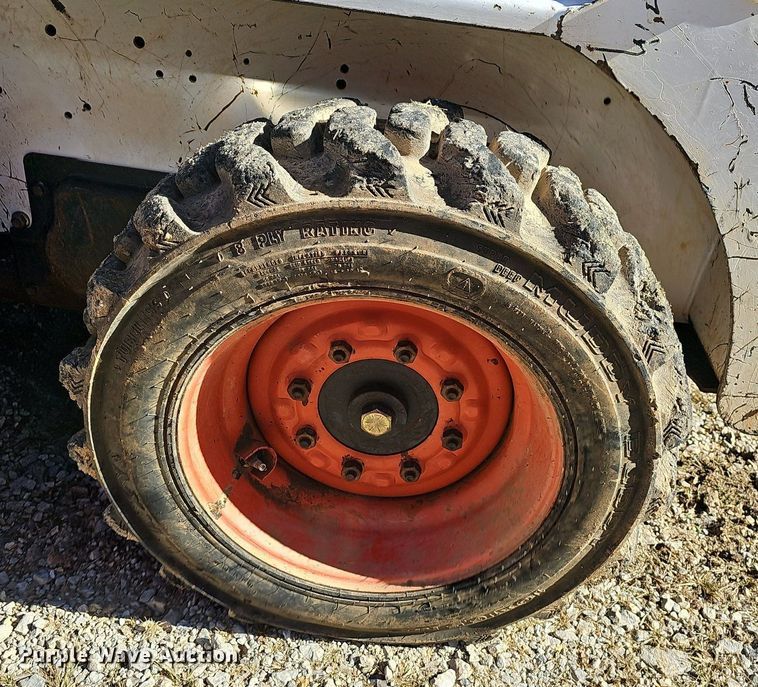 image for item OG9549 2004 Bobcat S130  skid steer loader