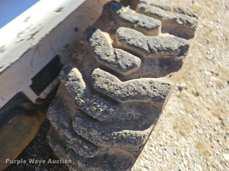 image for item OG9549 2004 Bobcat S130  skid steer loader