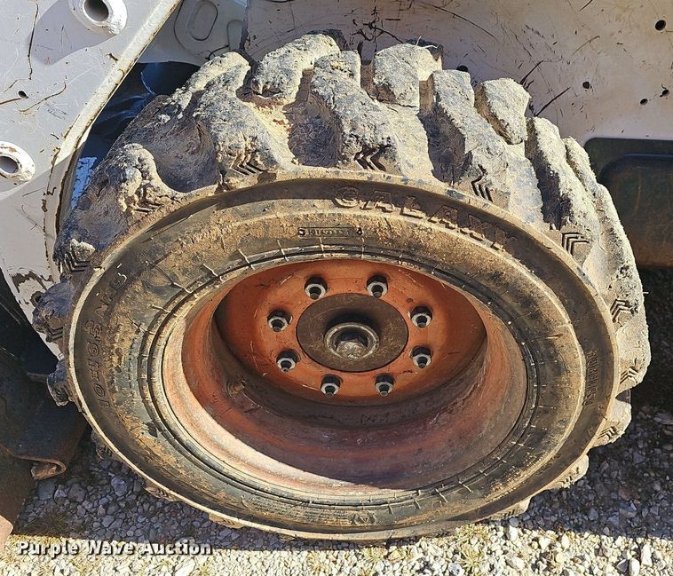 image for item OG9549 2004 Bobcat S130  skid steer loader