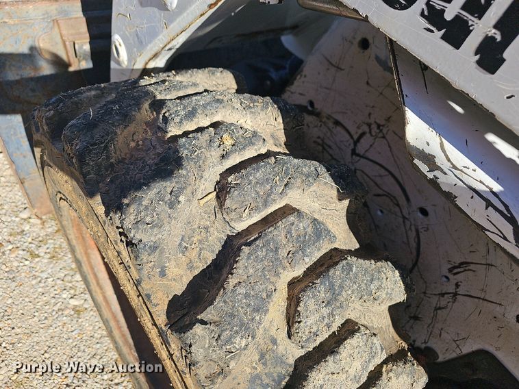 image for item OG9549 2004 Bobcat S130  skid steer loader