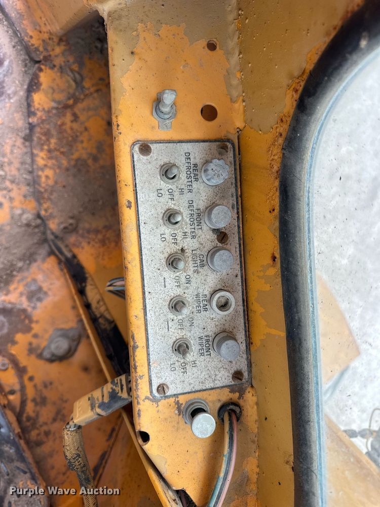 image for item OK9002 1977 Fiat-Allis 645B  wheel loader