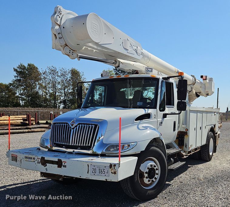 image for item OK9790 2006 International 4300  bucket truck