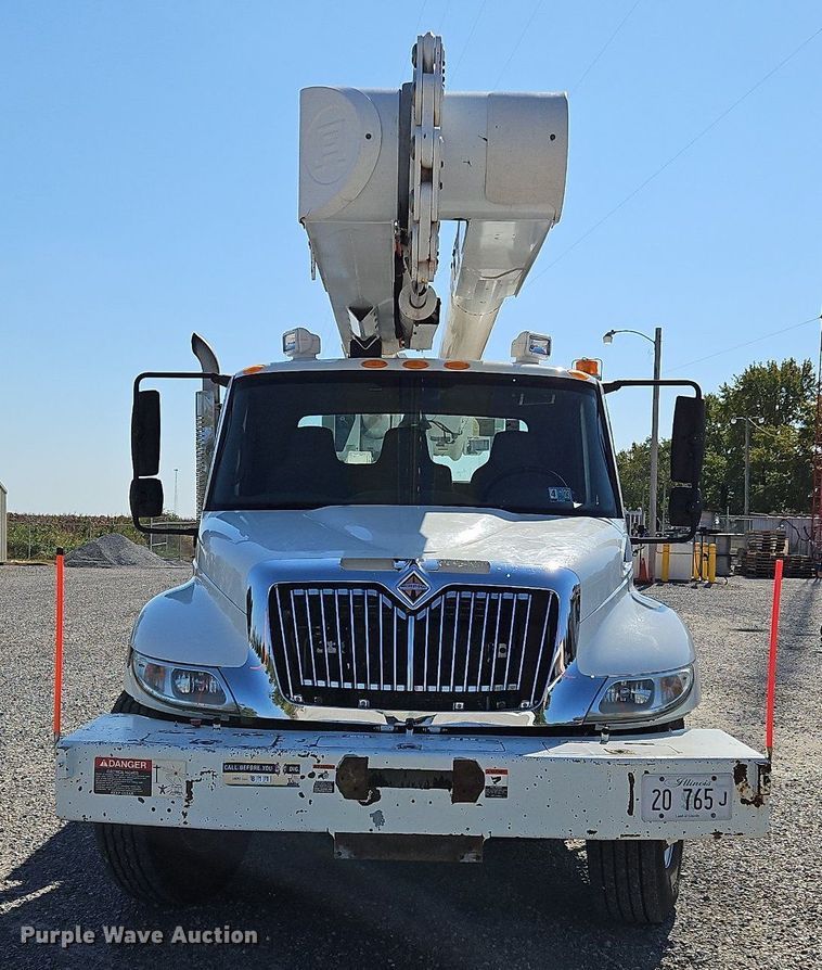 image for item OK9790 2006 International 4300  bucket truck