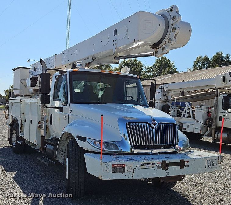image for item OK9790 2006 International 4300  bucket truck