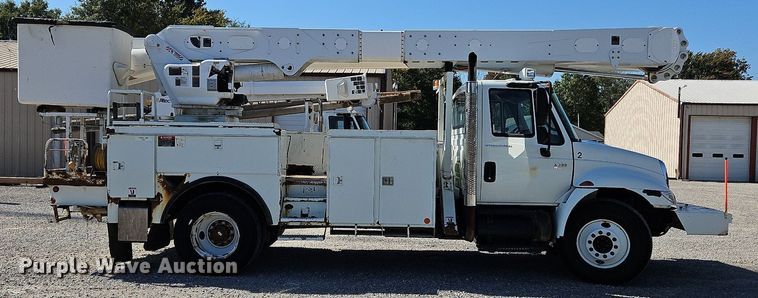 image for item OK9790 2006 International 4300  bucket truck