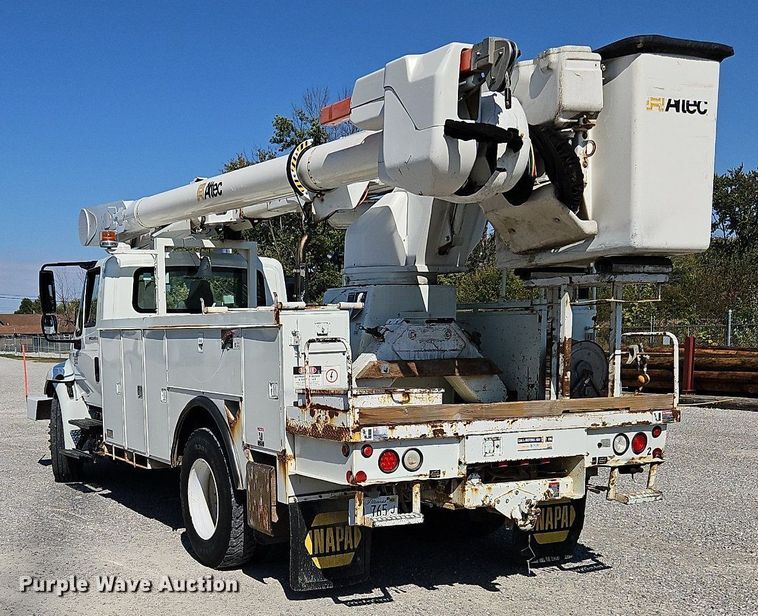 image for item OK9790 2006 International 4300  bucket truck