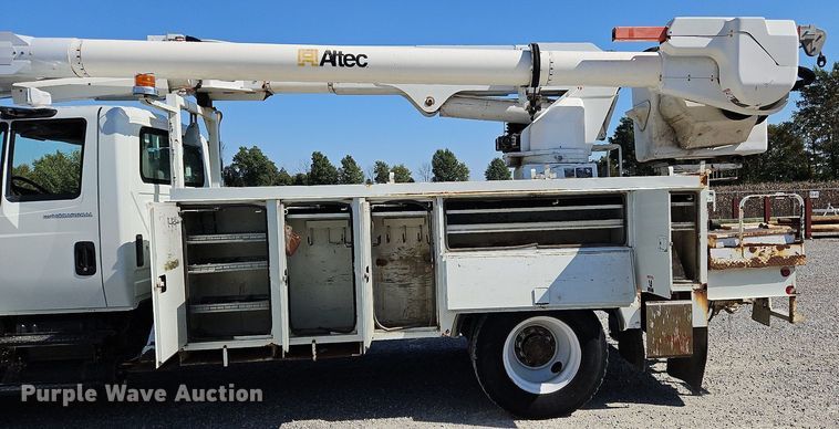 image for item OK9790 2006 International 4300  bucket truck