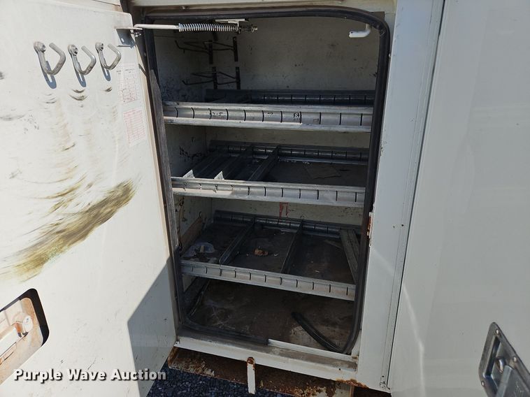 image for item OK9790 2006 International 4300  bucket truck