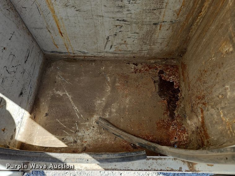 image for item OK9790 2006 International 4300  bucket truck