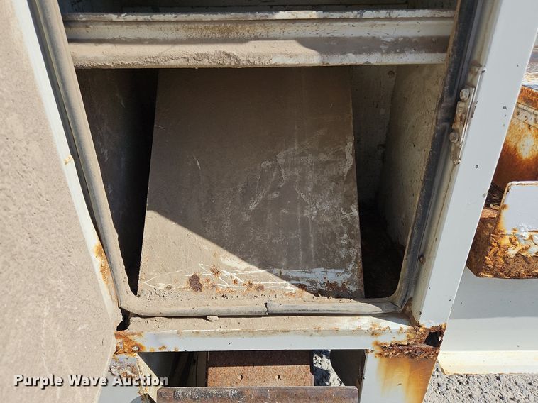 image for item OK9790 2006 International 4300  bucket truck