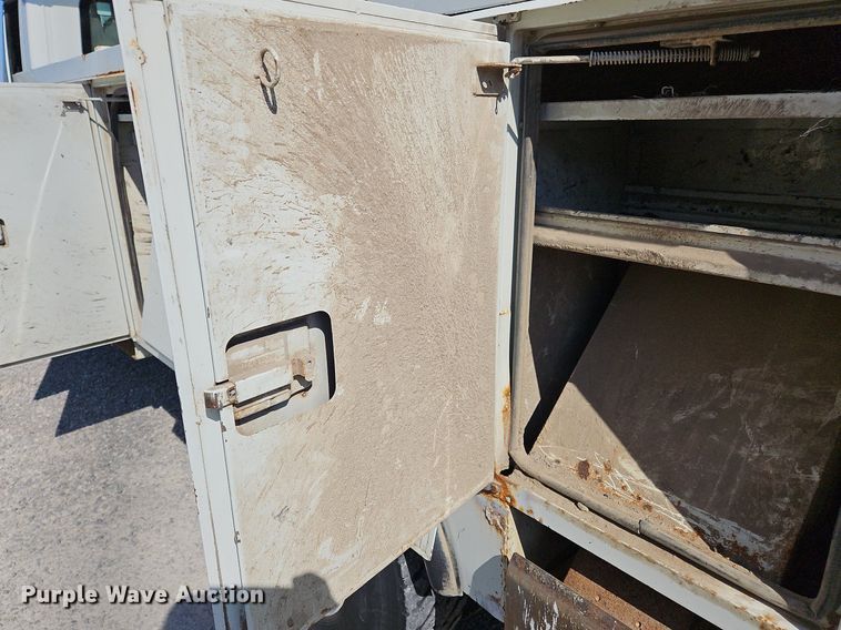 image for item OK9790 2006 International 4300  bucket truck