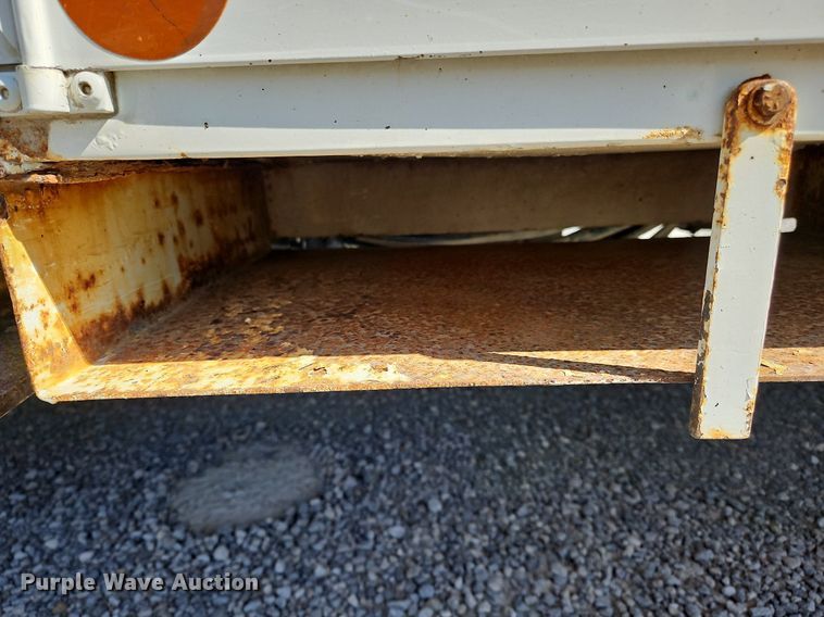 image for item OK9790 2006 International 4300  bucket truck