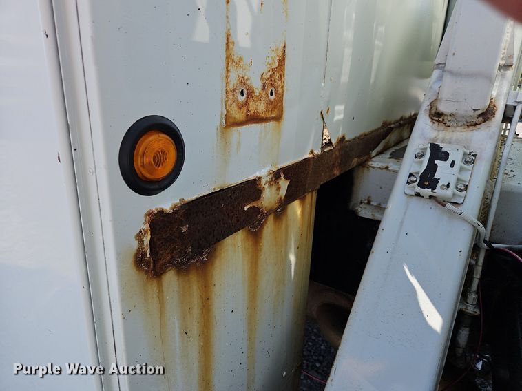 image for item OK9790 2006 International 4300  bucket truck