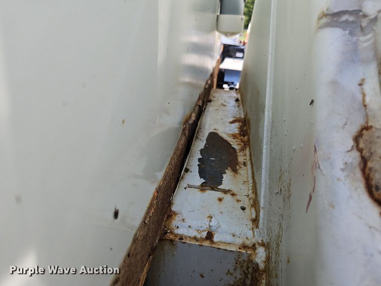 image for item OK9790 2006 International 4300  bucket truck