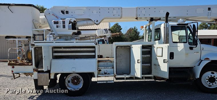 image for item OK9790 2006 International 4300  bucket truck