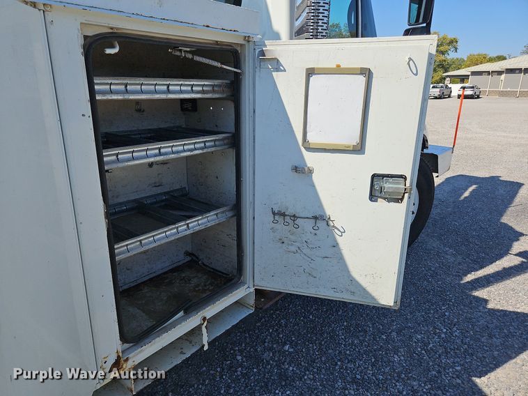 image for item OK9790 2006 International 4300  bucket truck