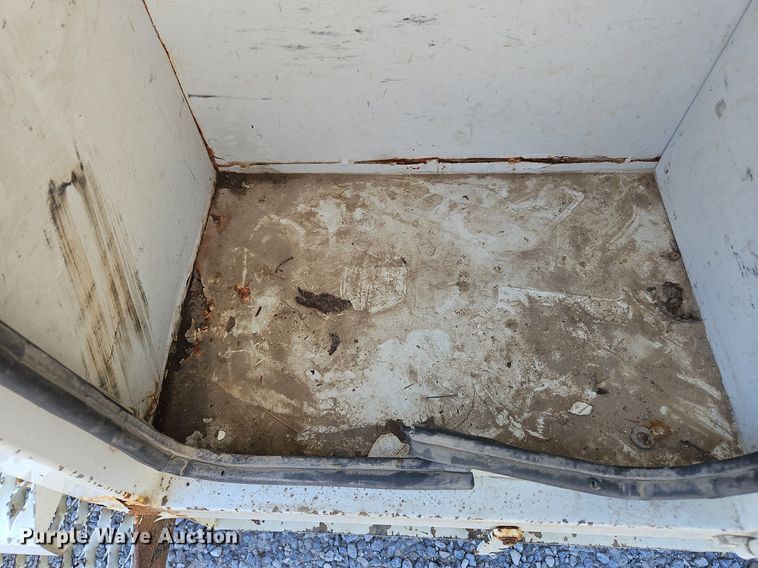 image for item OK9790 2006 International 4300  bucket truck