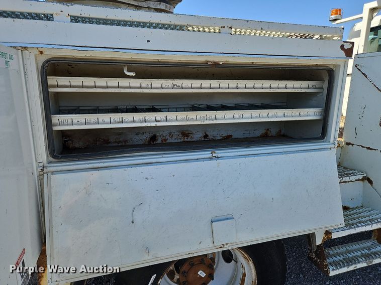 image for item OK9790 2006 International 4300  bucket truck