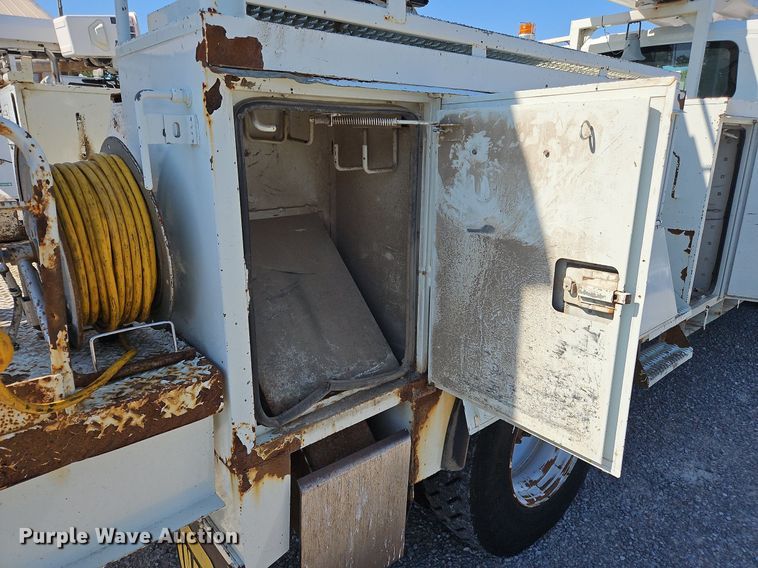 image for item OK9790 2006 International 4300  bucket truck