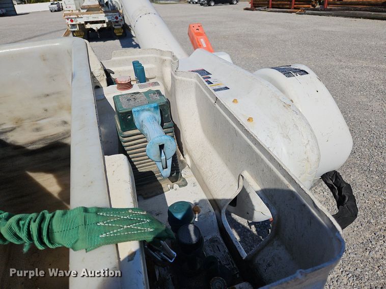 image for item OK9790 2006 International 4300  bucket truck