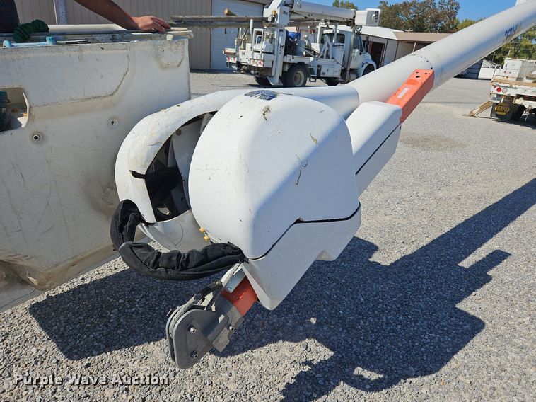 image for item OK9790 2006 International 4300  bucket truck