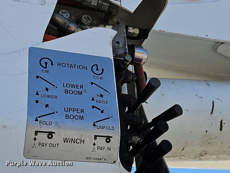 image for item OK9790 2006 International 4300  bucket truck