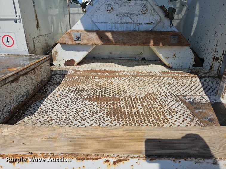 image for item OK9790 2006 International 4300  bucket truck