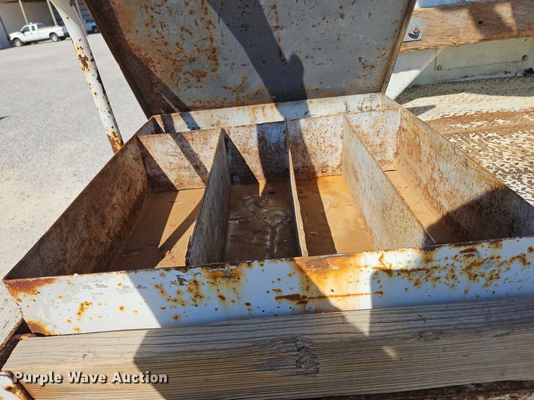 image for item OK9790 2006 International 4300  bucket truck