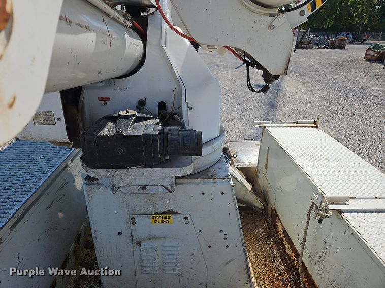 image for item OK9790 2006 International 4300  bucket truck