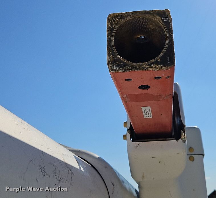 image for item OK9790 2006 International 4300  bucket truck