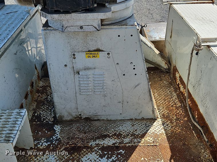 image for item OK9790 2006 International 4300  bucket truck