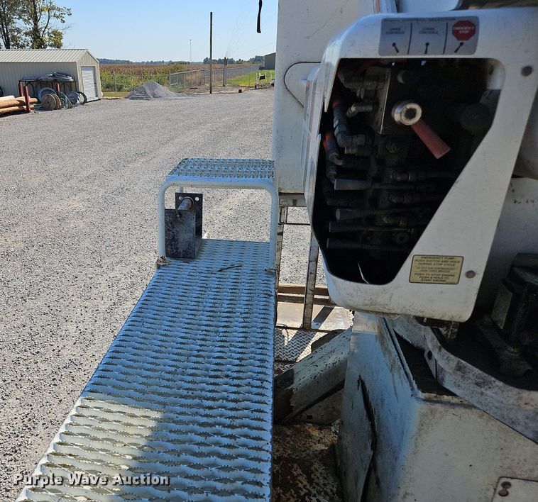 image for item OK9790 2006 International 4300  bucket truck