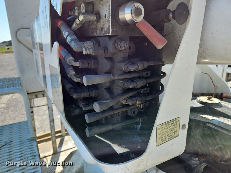 image for item OK9790 2006 International 4300  bucket truck