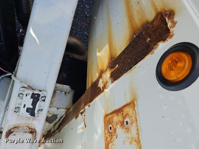 image for item OK9790 2006 International 4300  bucket truck