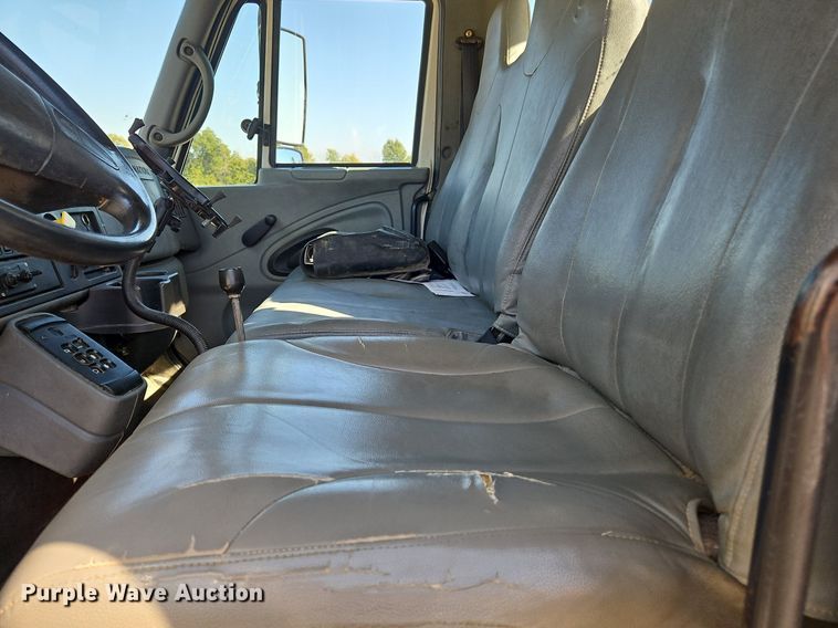 image for item OK9790 2006 International 4300  bucket truck