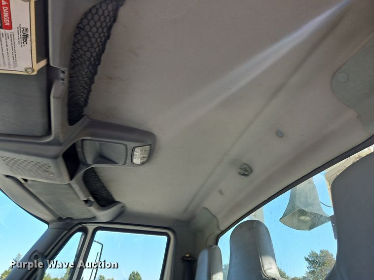 image for item OK9790 2006 International 4300  bucket truck