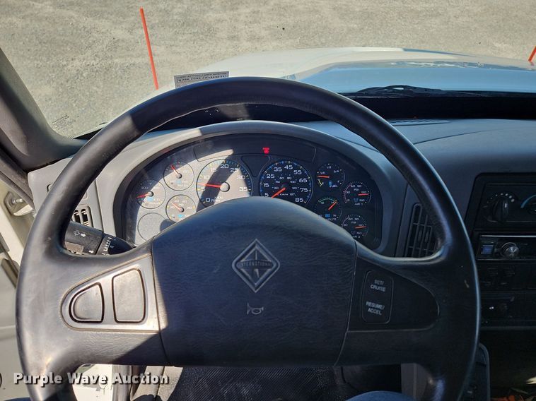 image for item OK9790 2006 International 4300  bucket truck