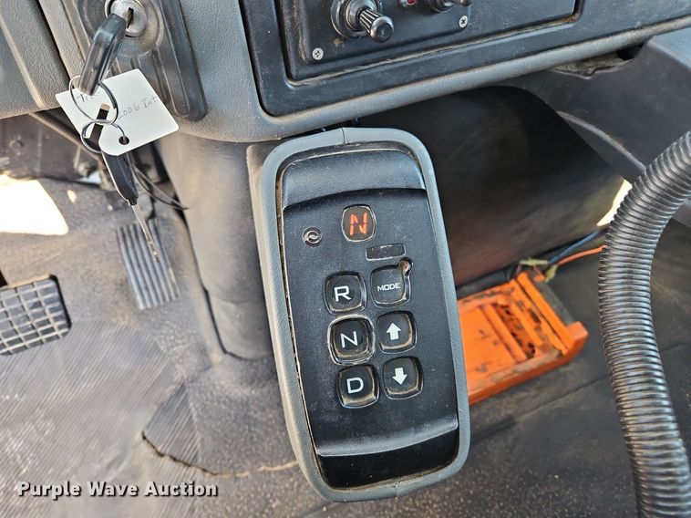 image for item OK9790 2006 International 4300  bucket truck